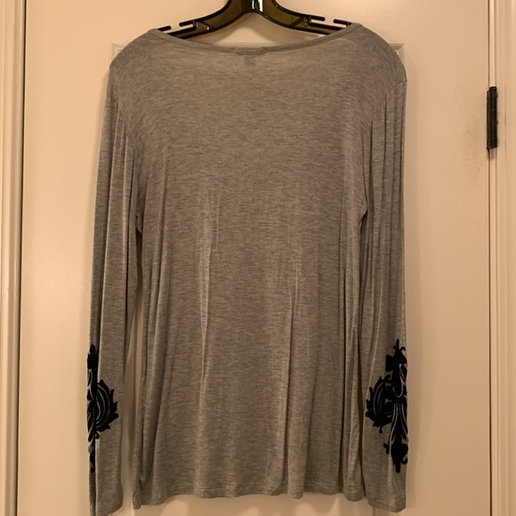 NWOT Cache tee with black velvet pattern - Picture 6 of 6